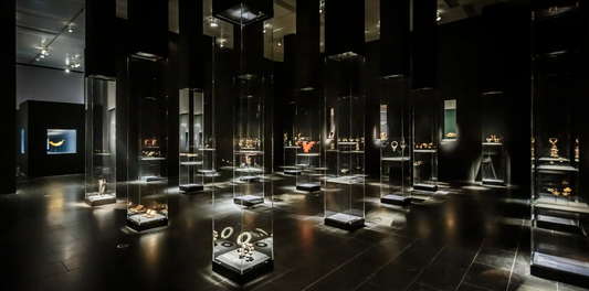 Photo is of the Installation view of the “Jewelry The Body Transformed” at the Metropolitan Museum of Art.